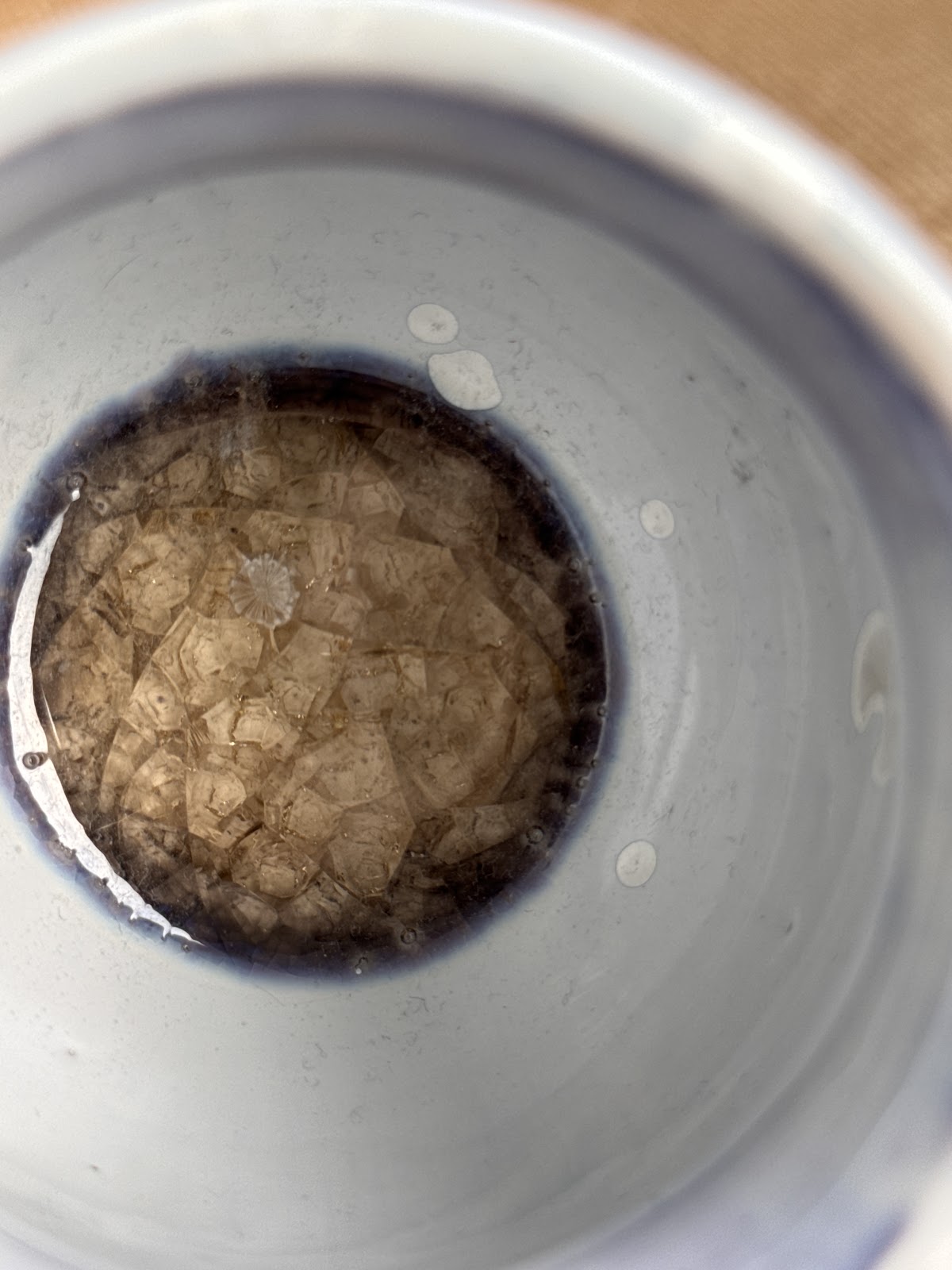 Porcelain crystalline mug