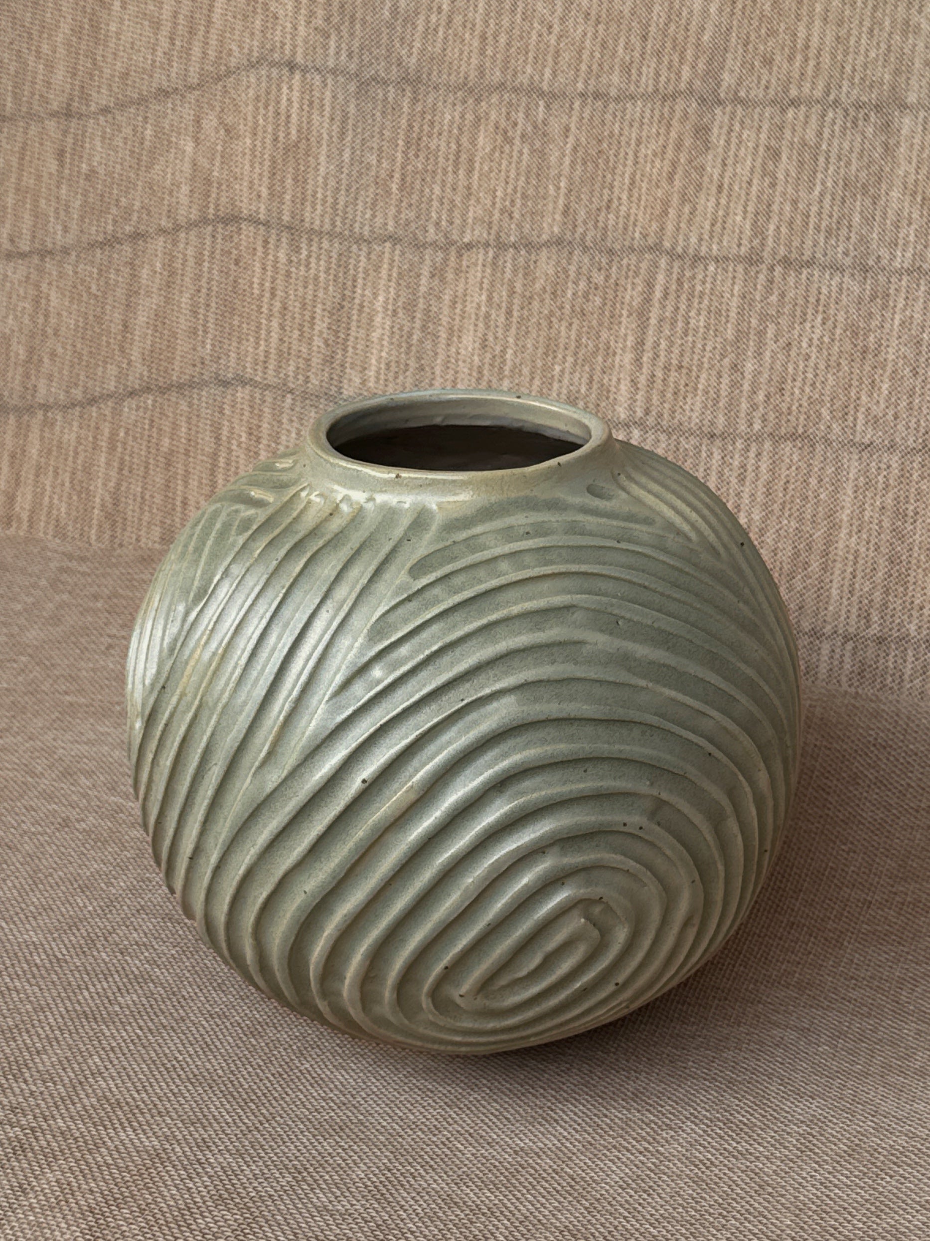 Stoneware Ripples vase viewed from the side
