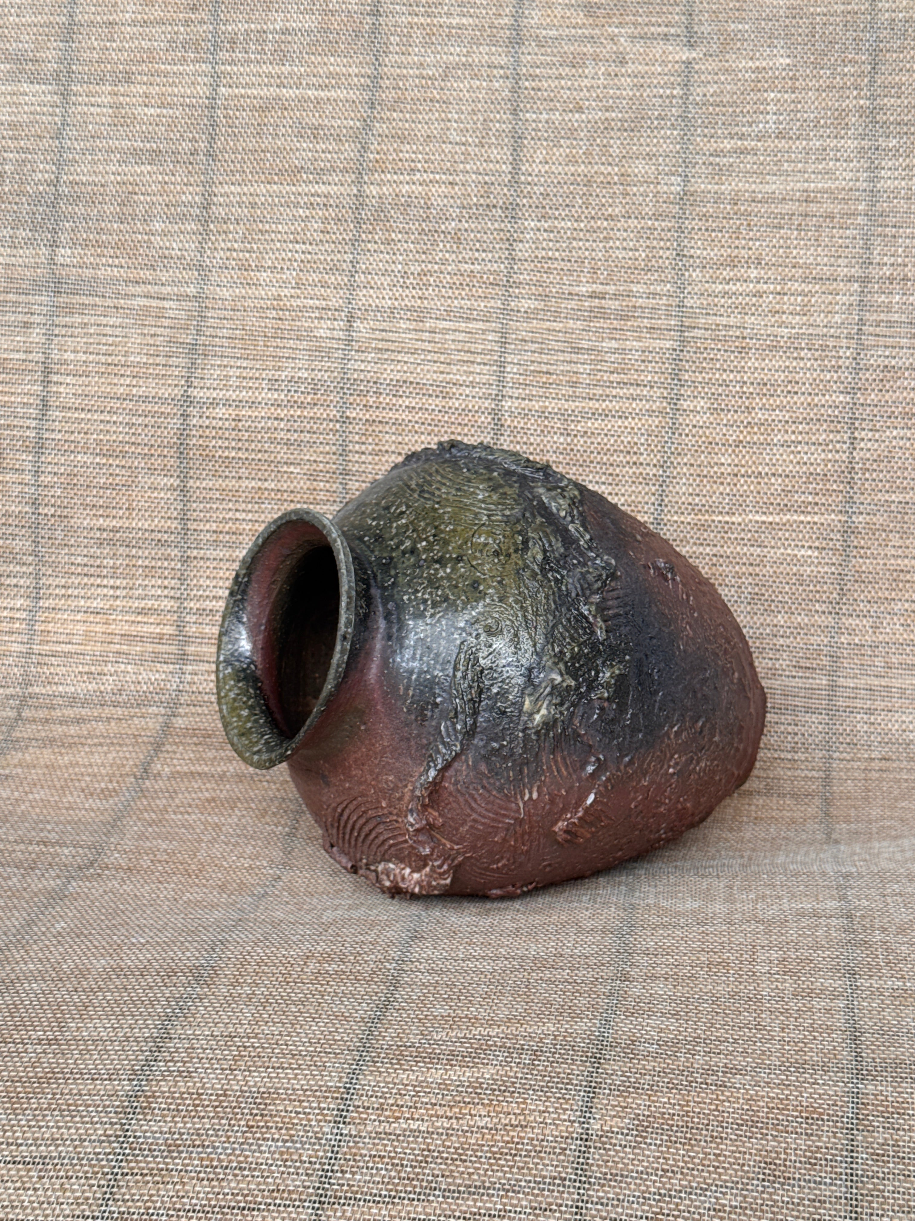 Woodfired stoneware dragon pot viewed from the side, Tokoname